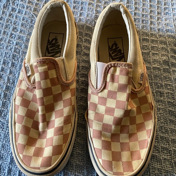 vans checkerboard slip on zephyr pink